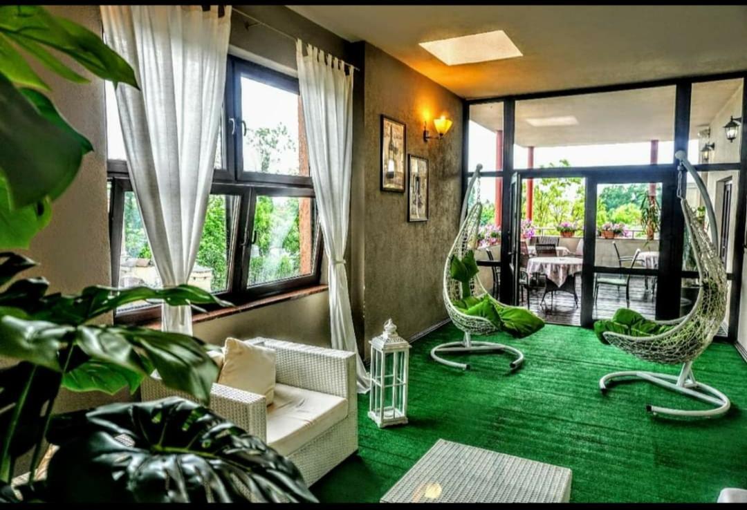 Aviator Hotel Restauracja & Spa Pabianice Exterior foto
